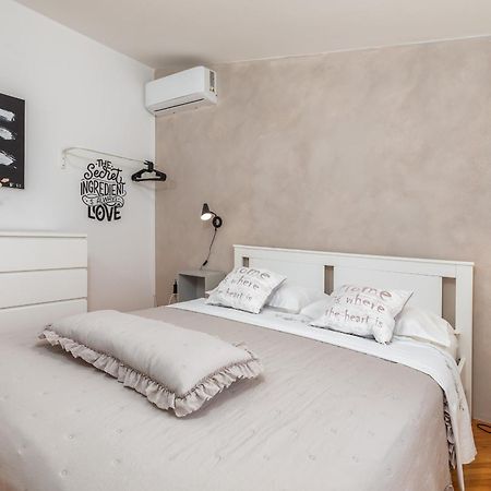 Apartment Tesic Close To The Sea With Shared 4Xbicycles Fazana Exterior photo
