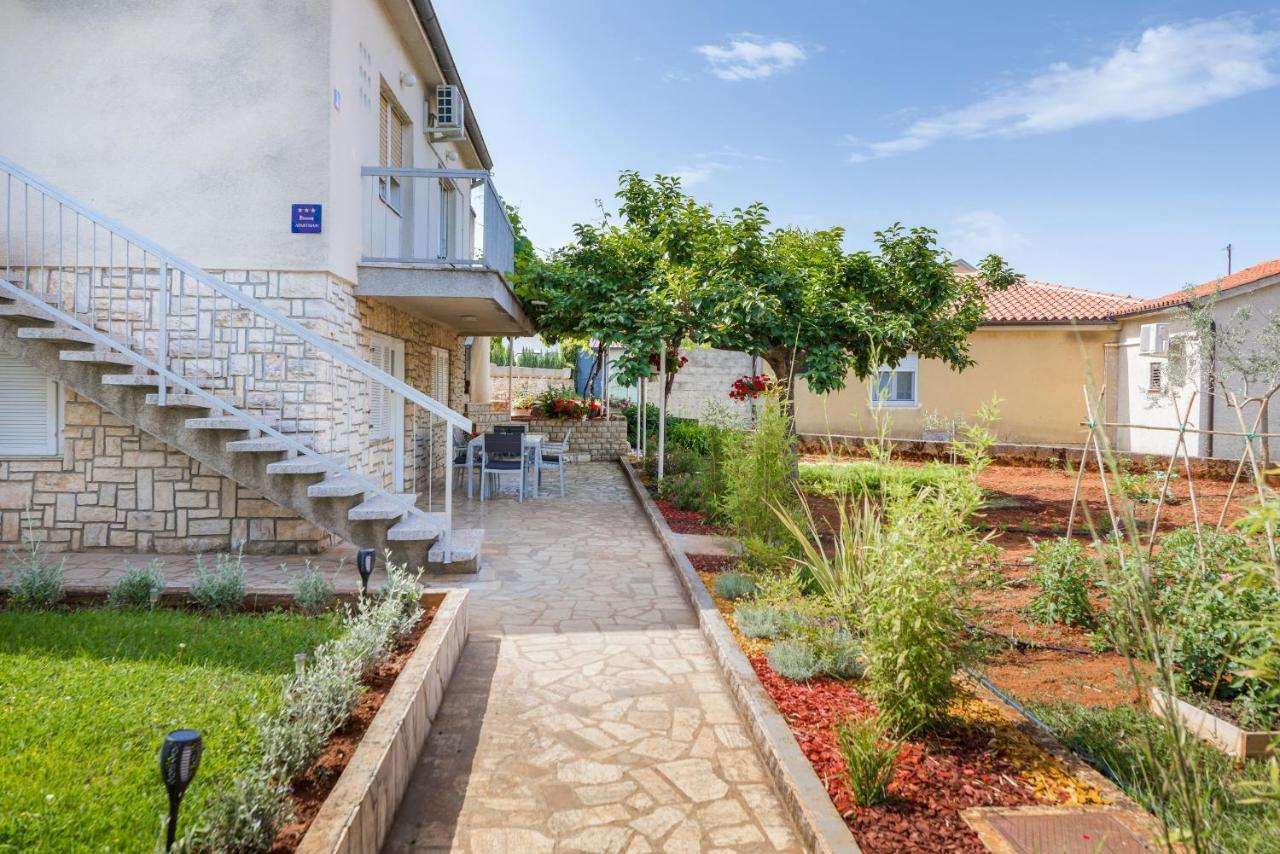 Apartment Tesic Close To The Sea With Shared 4Xbicycles Fazana Exterior photo
