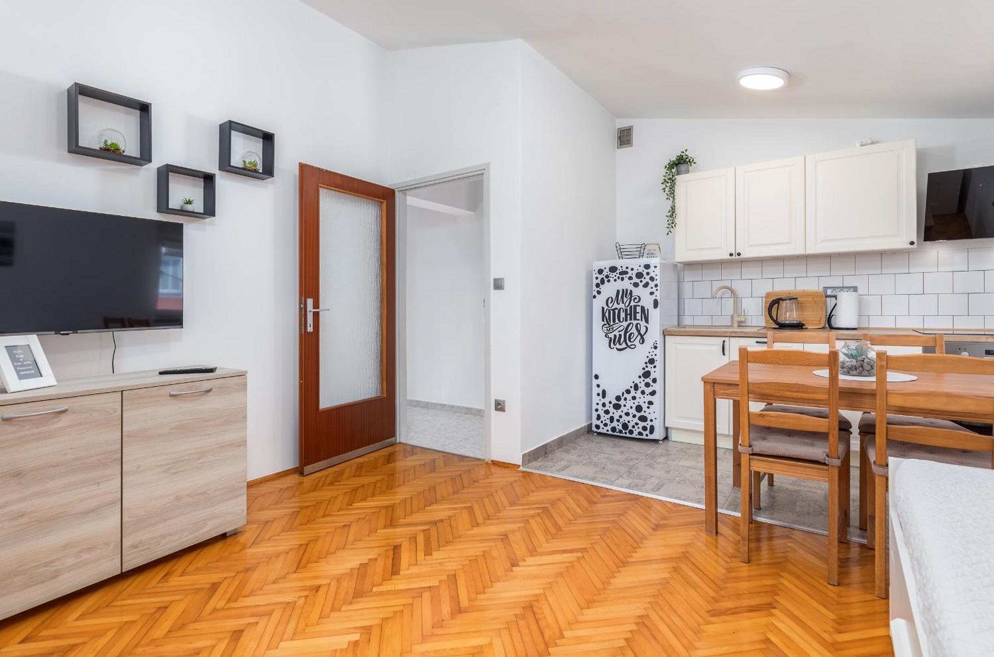 Apartment Tesic Close To The Sea With Shared 4Xbicycles Fazana Exterior photo